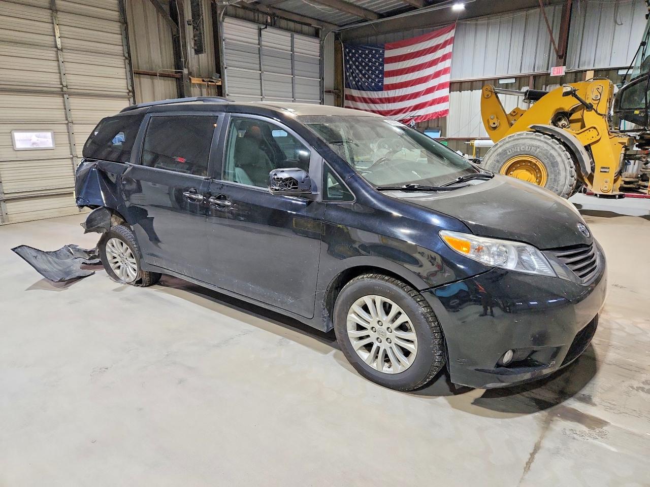 2015 TOYOTA SIENNA XLE 8-PASSENGER photo 4