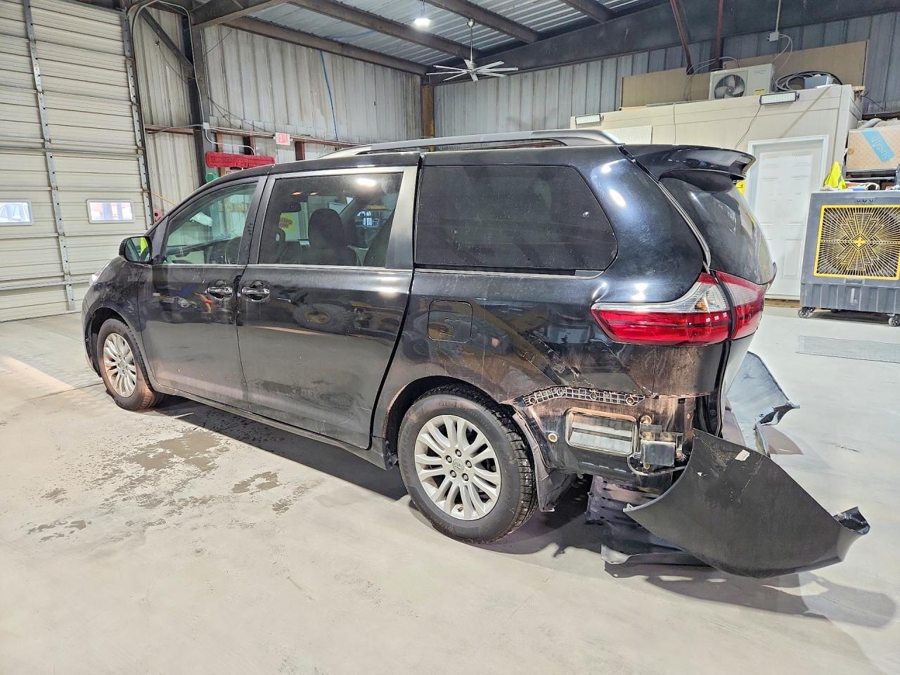 2015 TOYOTA SIENNA XLE 8-PASSENGER photo 2