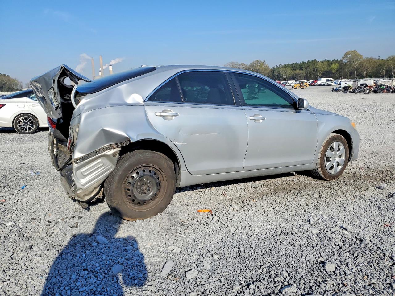 2010 TOYOTA CAMRY LE photo 3