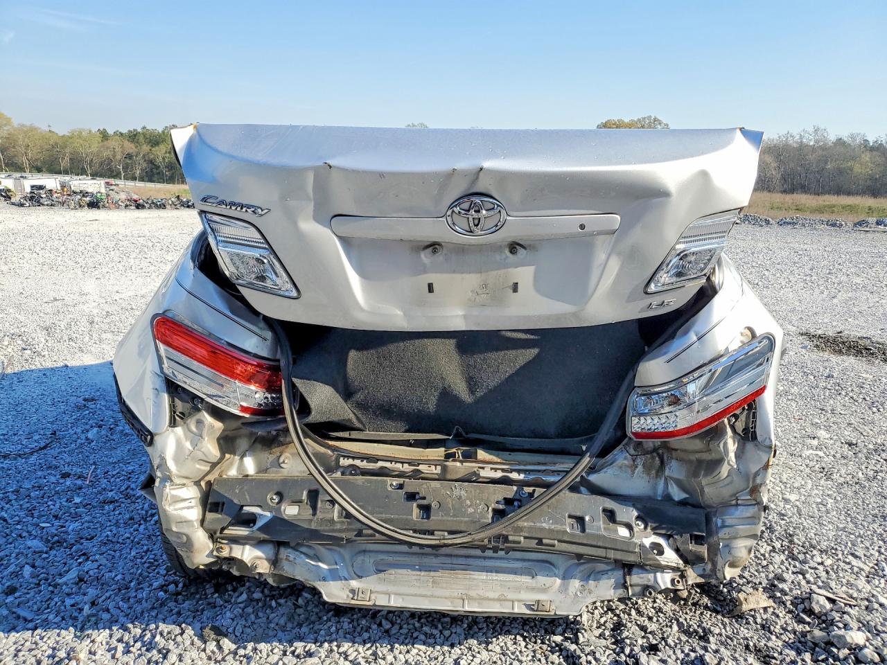 2010 TOYOTA CAMRY LE photo 6