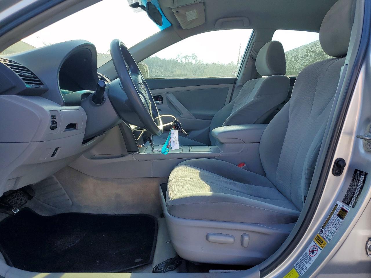2010 TOYOTA CAMRY LE photo 7
