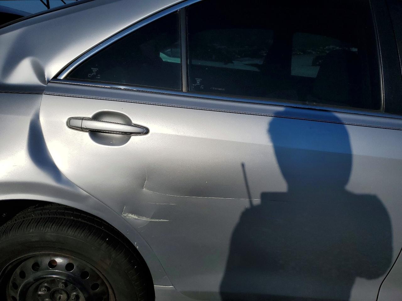 2010 TOYOTA CAMRY LE photo 10