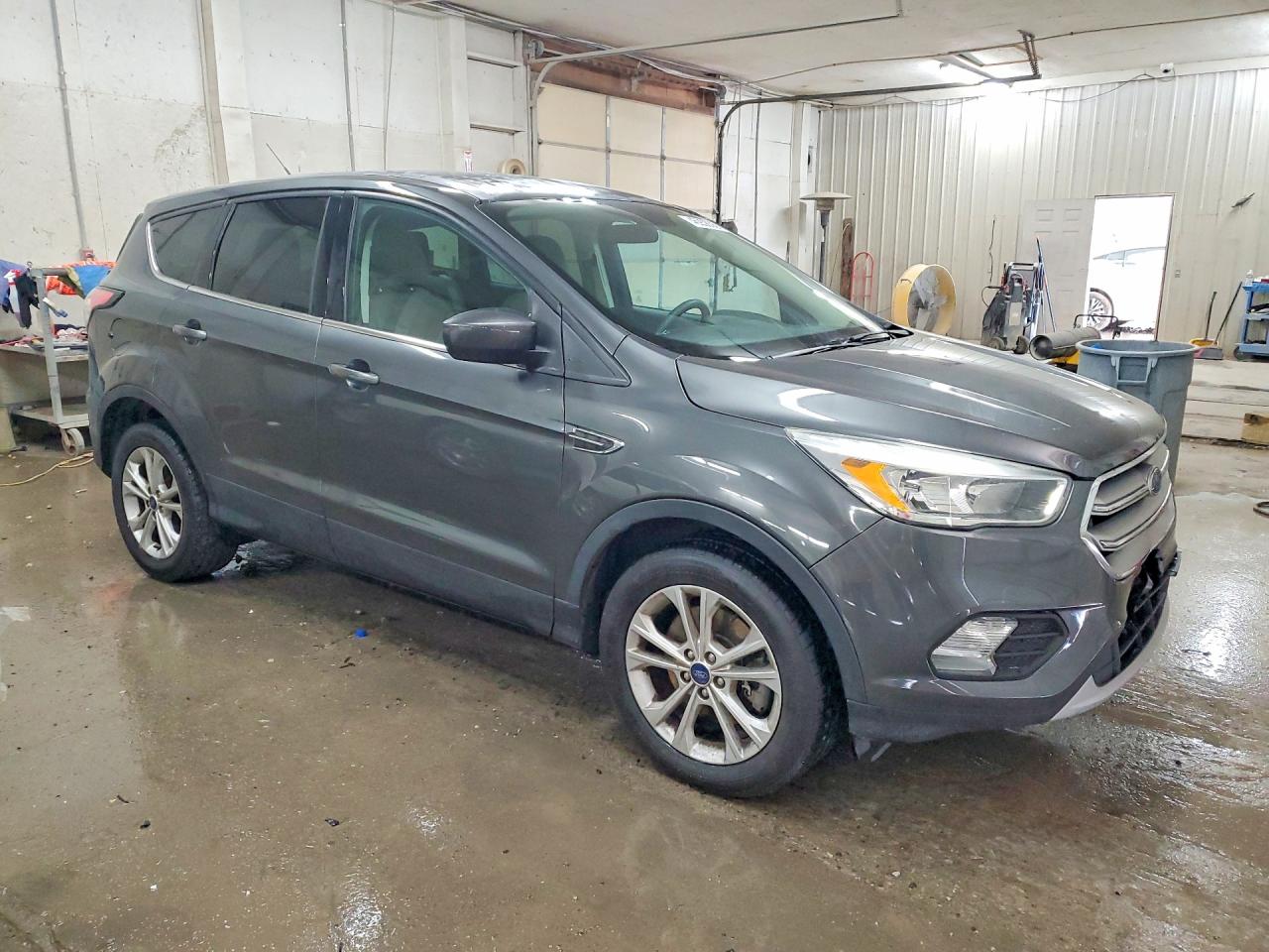 2017 FORD ESCAPE SE photo 4
