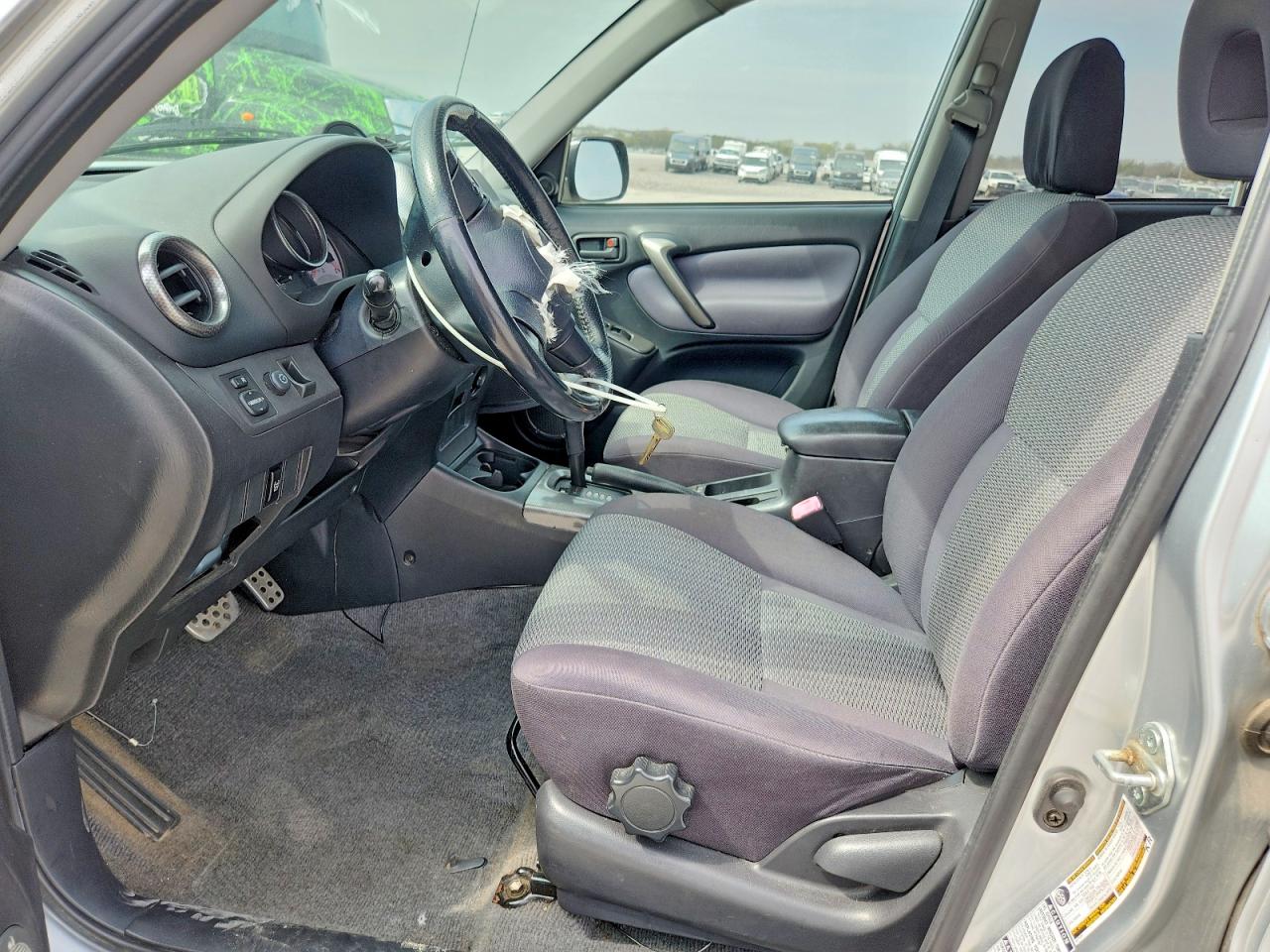2004 TOYOTA RAV4 BASE photo 13
