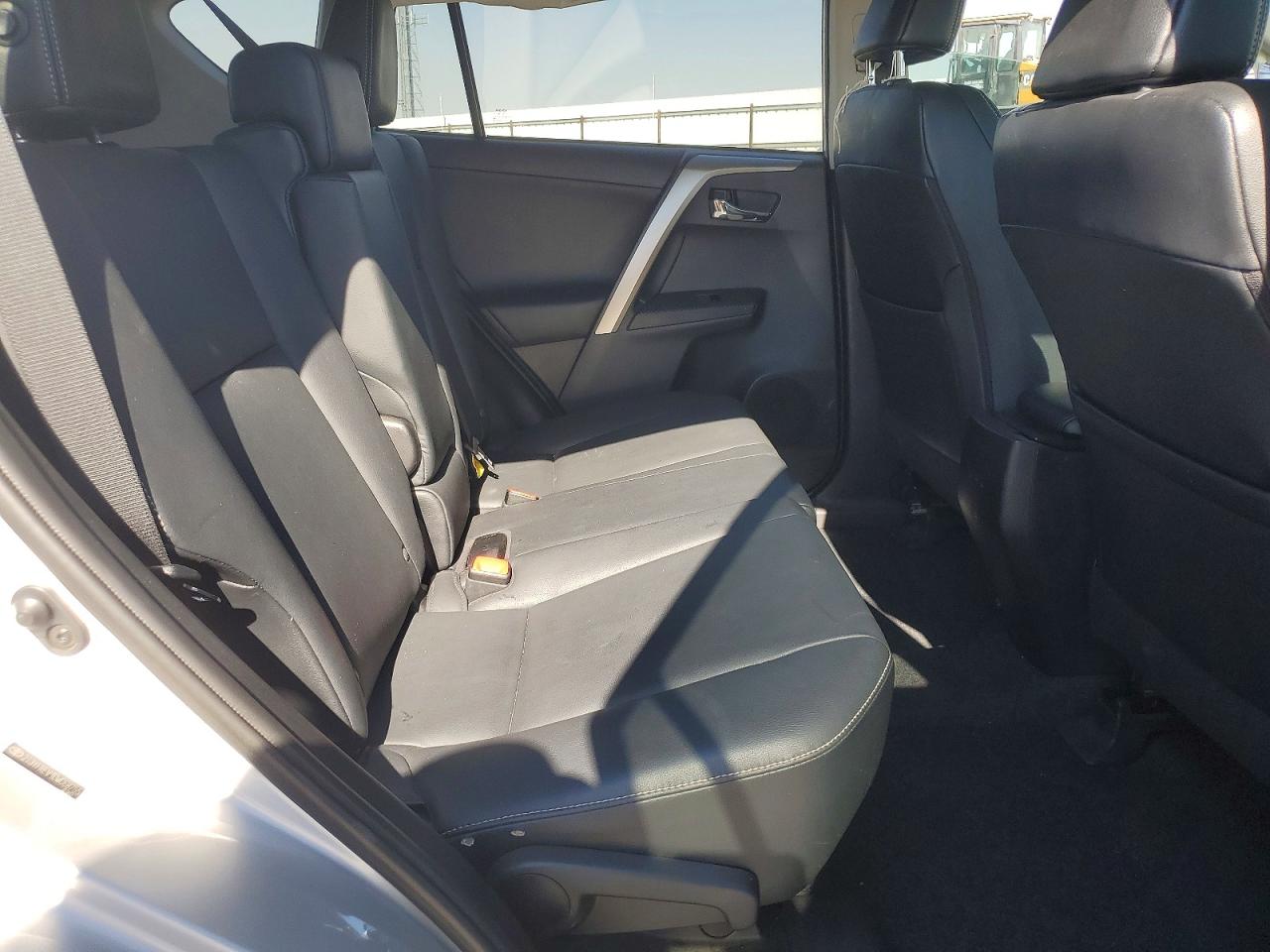 2013 TOYOTA RAV4 photo 21