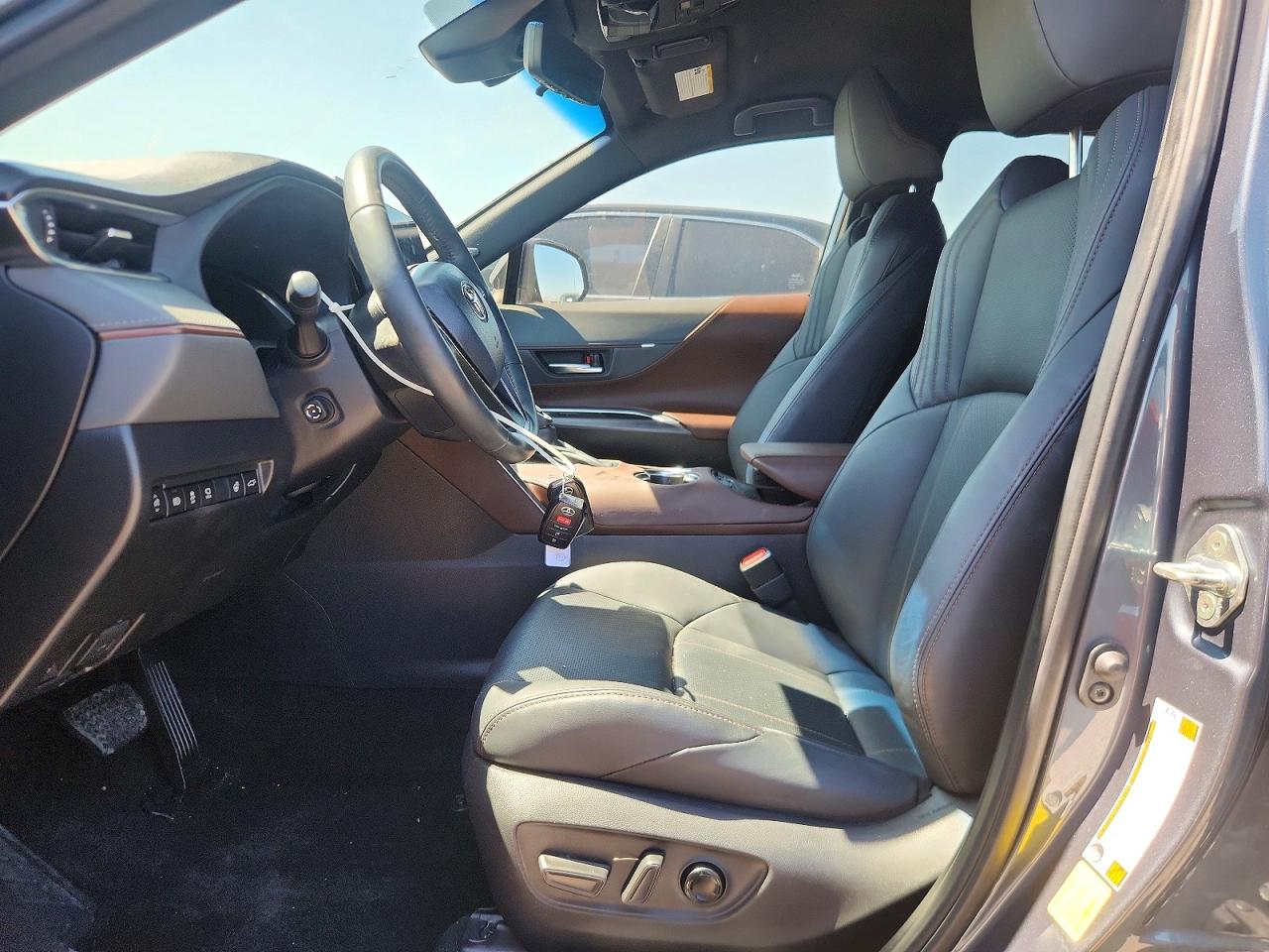 2023 TOYOTA VENZA LIMITED photo 13