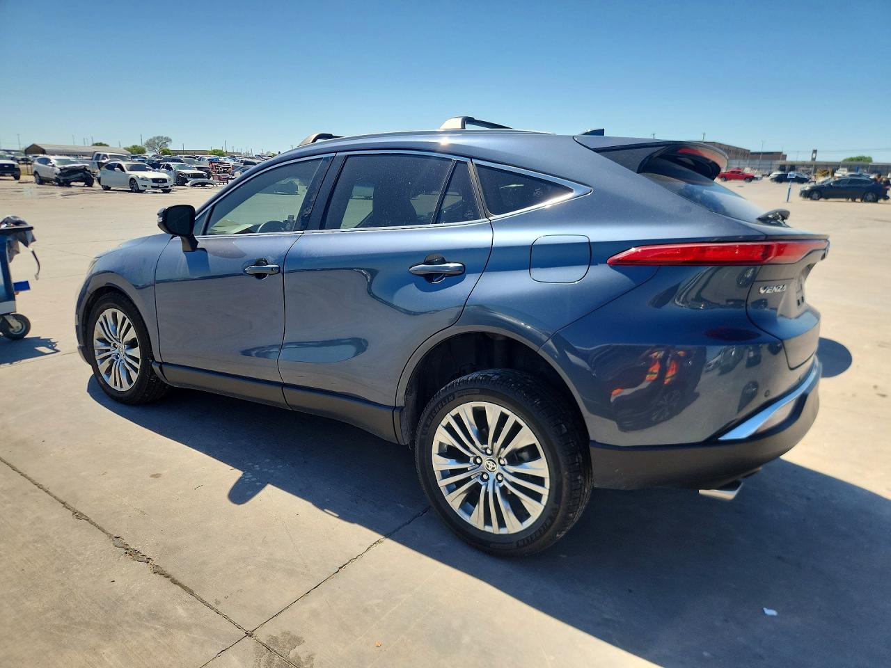 2023 TOYOTA VENZA LIMITED photo 3