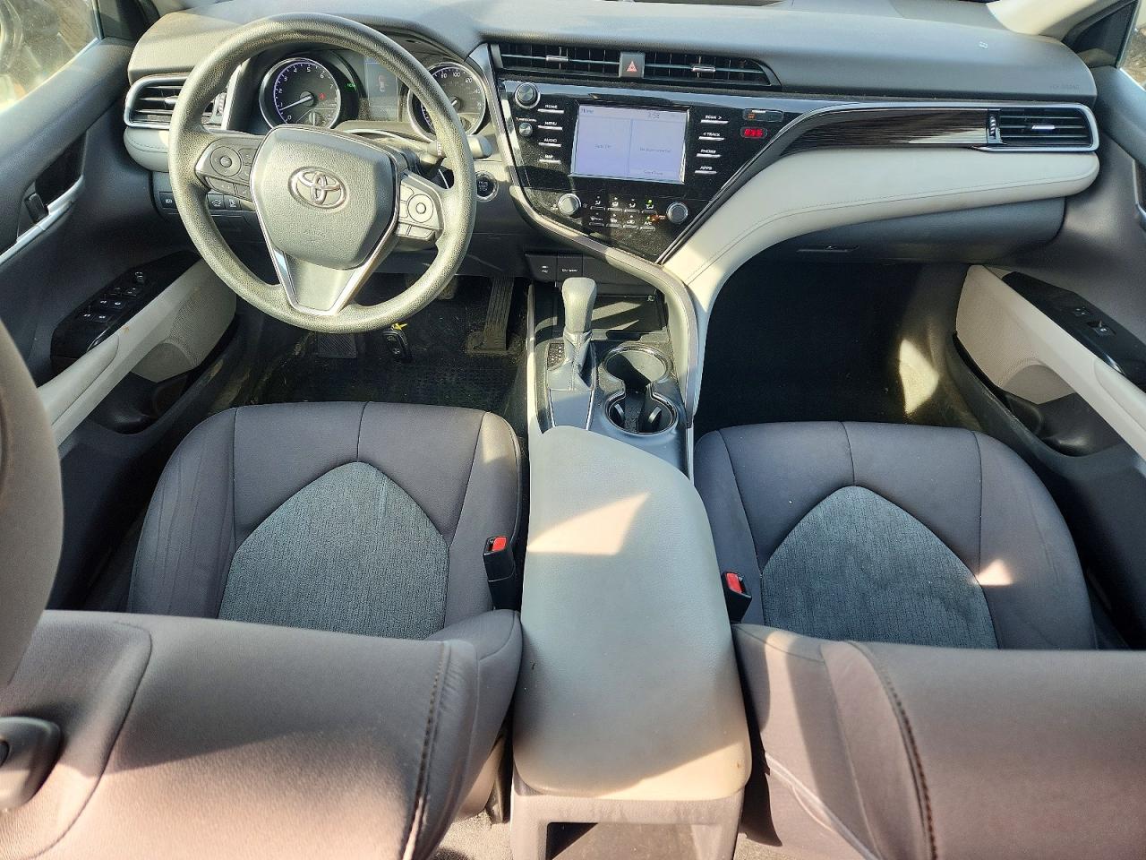 2019 TOYOTA CAMRY LE photo 22