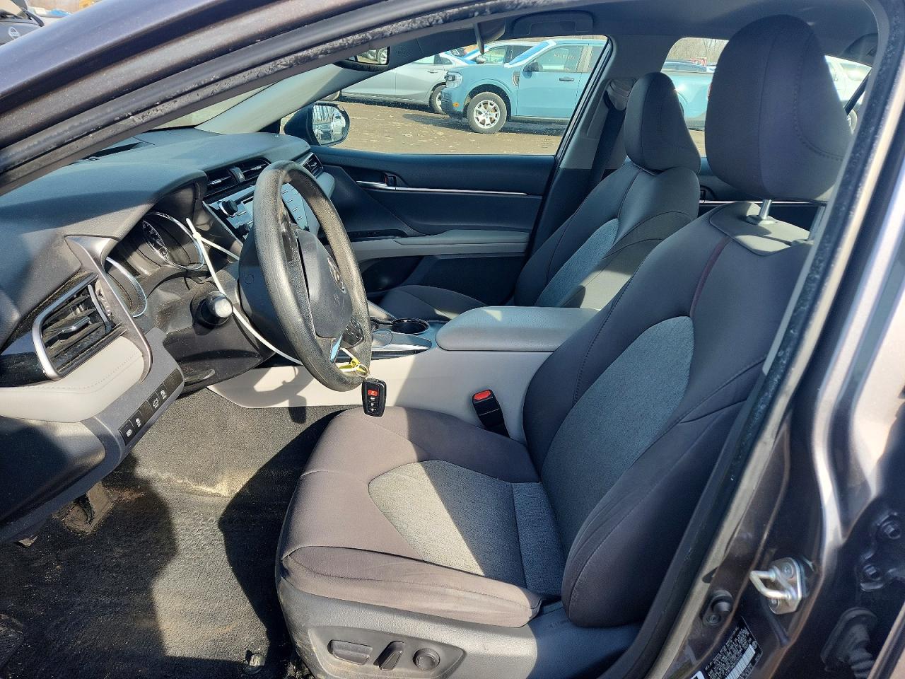 2019 TOYOTA CAMRY LE photo 19