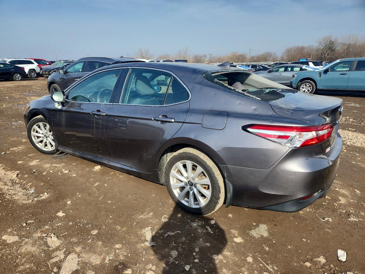 2019 TOYOTA CAMRY LE photo 4