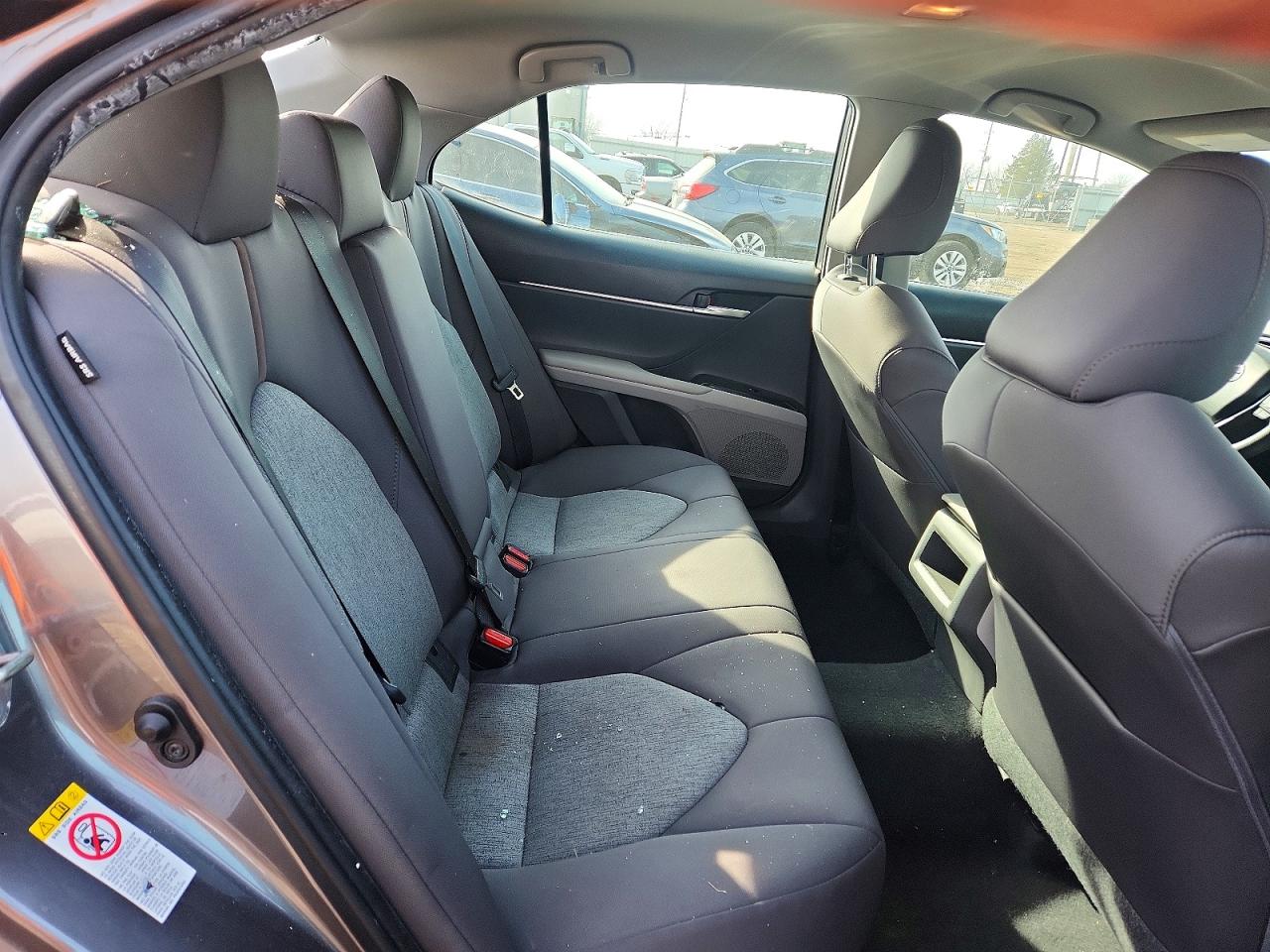 2019 TOYOTA CAMRY LE photo 28