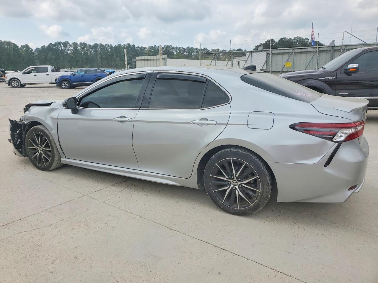 2021 TOYOTA CAMRY photo 3