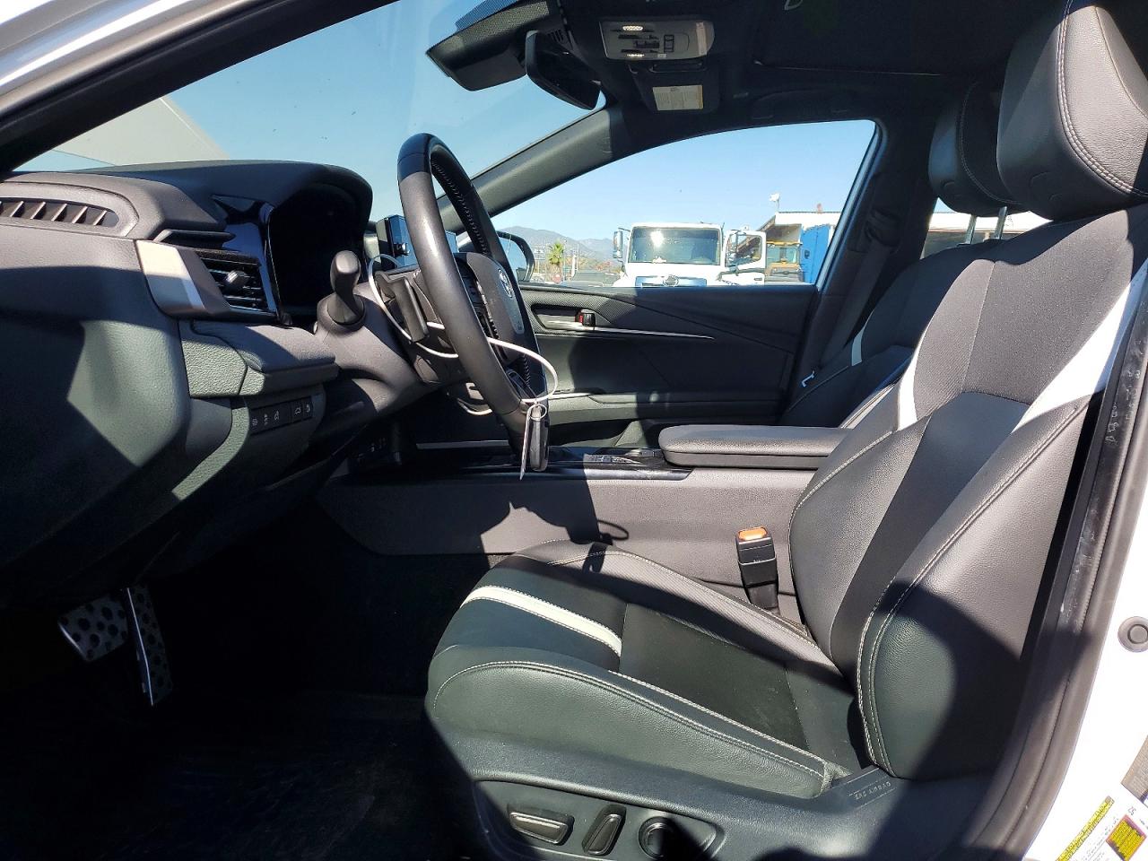 2025 TOYOTA CAMRY SE photo 13