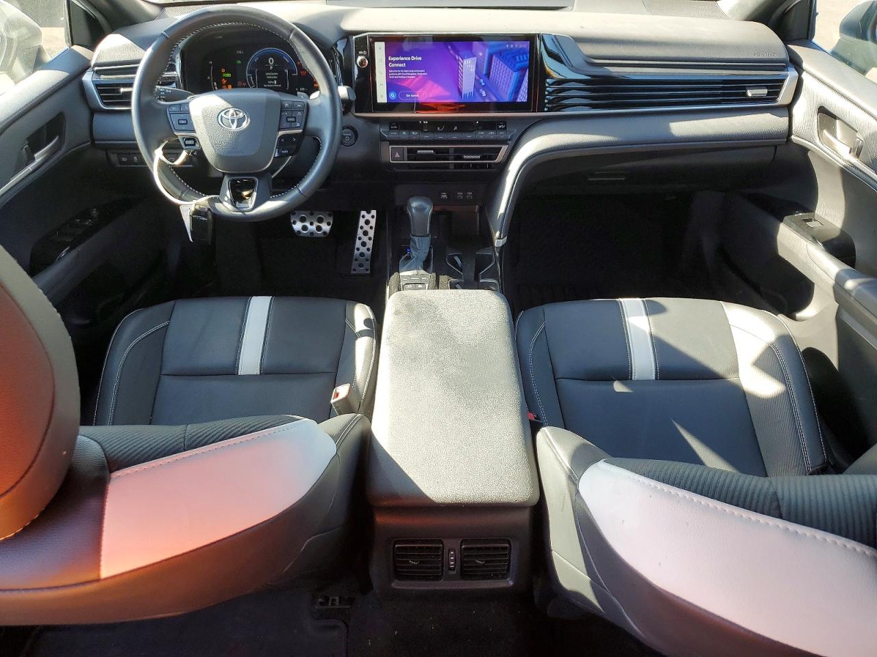 2025 TOYOTA CAMRY SE photo 15