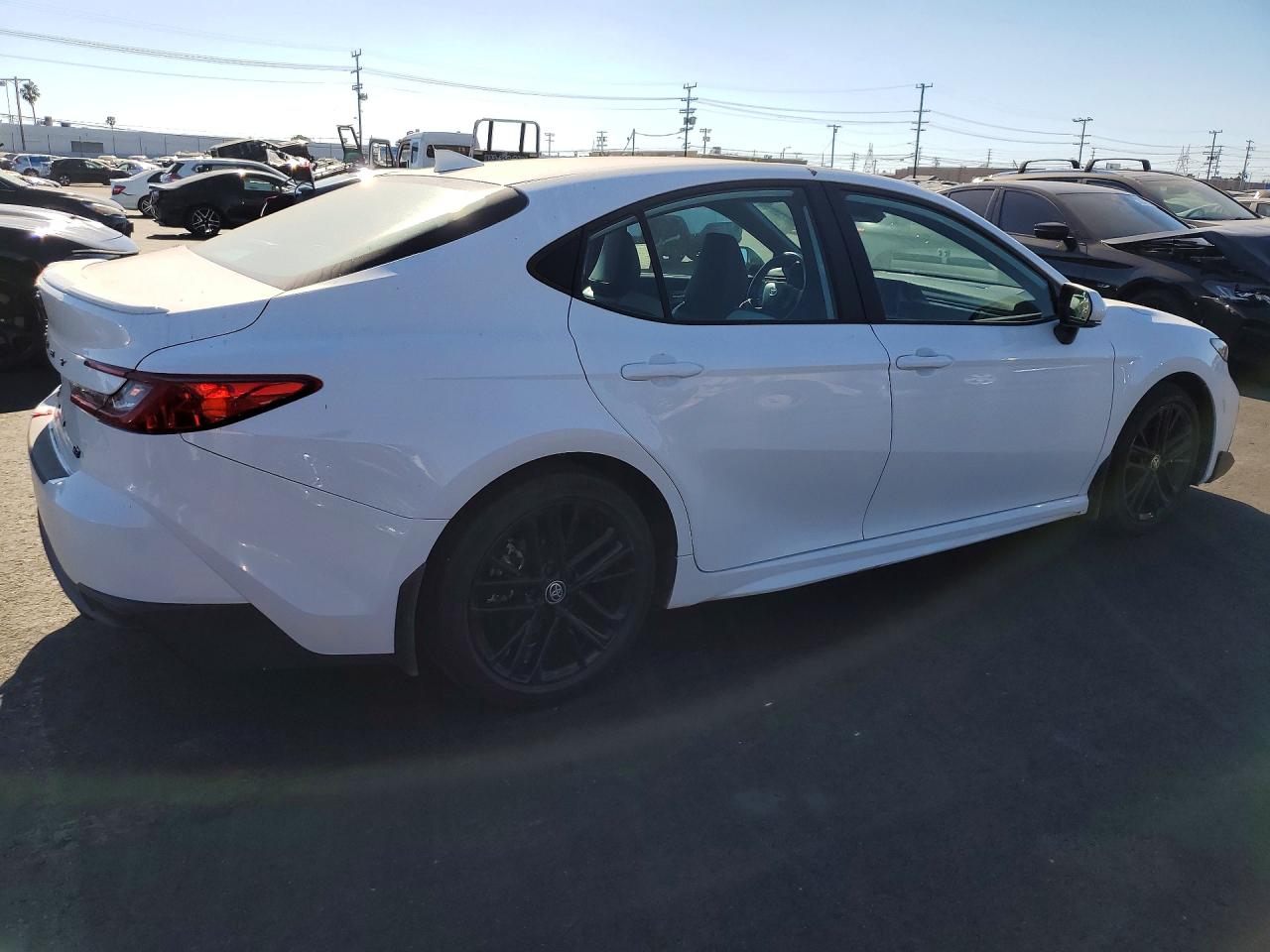 2025 TOYOTA CAMRY SE photo 5