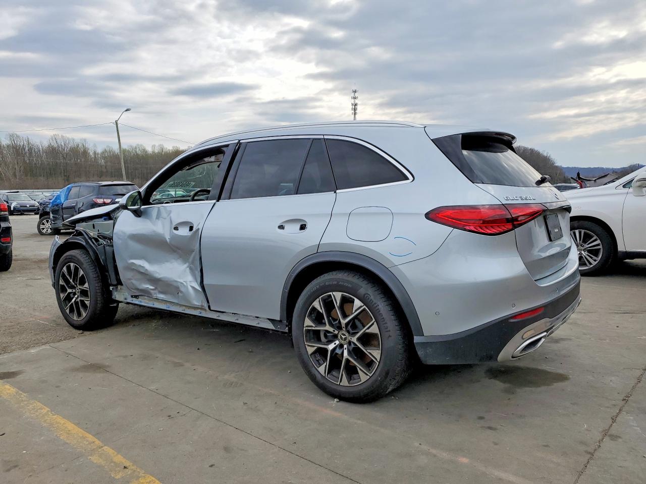2025 MERCEDES-BENZ GLC 350E photo 4