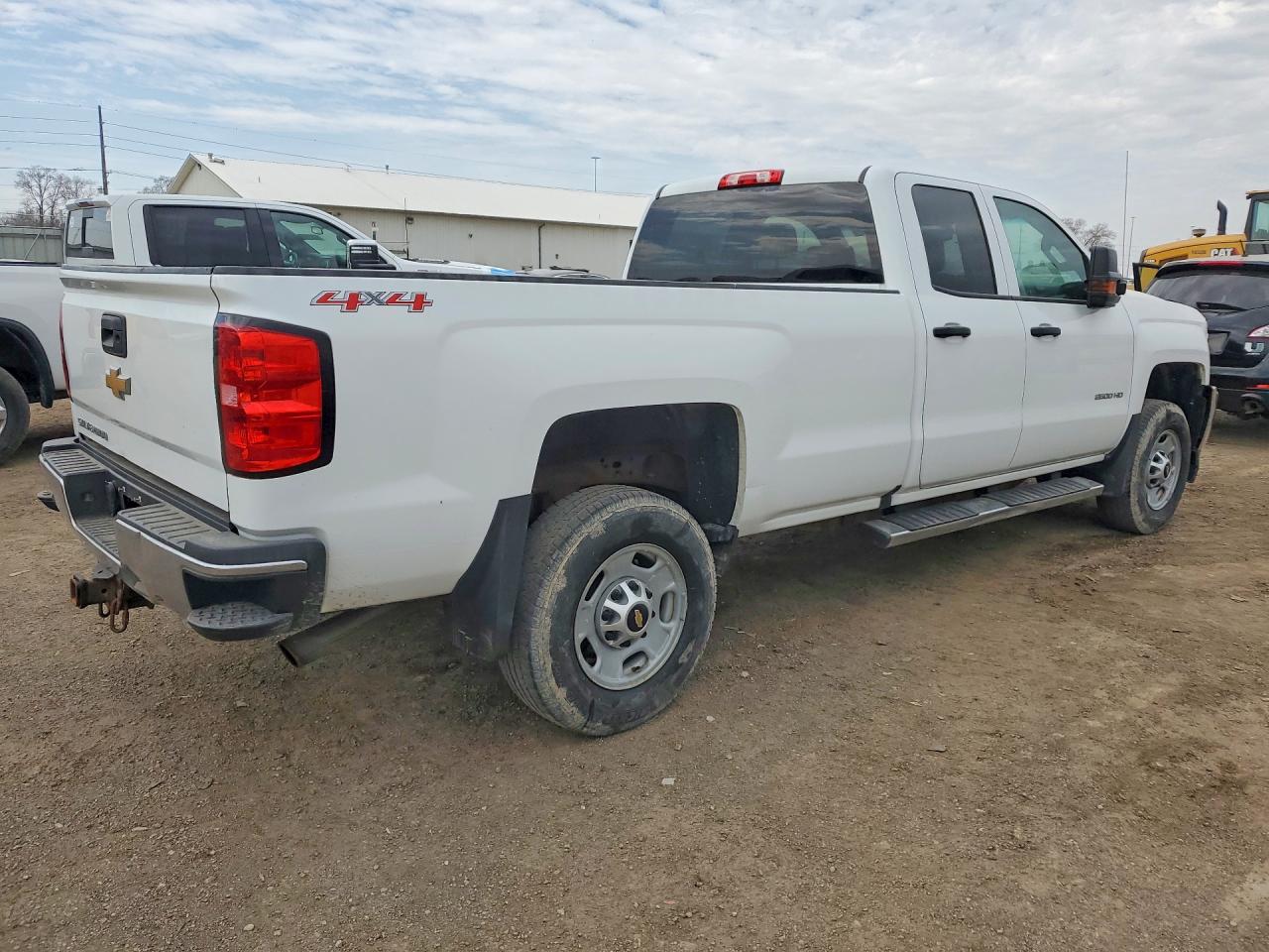 2017 CHEVROLET SILVERADO K2500 HEAVY DUTY photo 3