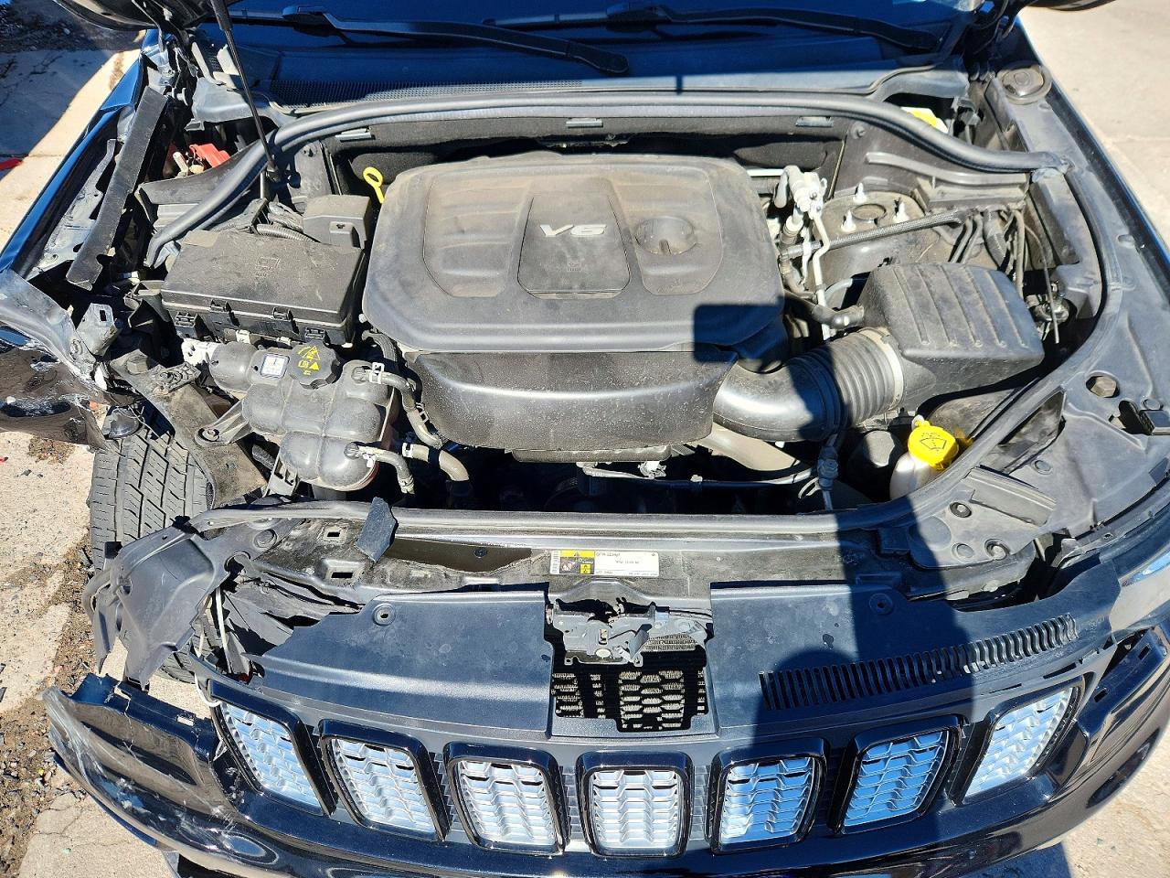 2019 JEEP GRAND CHEROKEE LAREDO photo 23