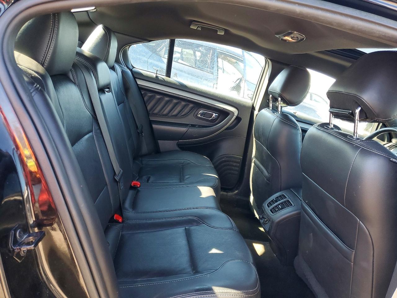 2015 FORD TAURUS SEL photo 10