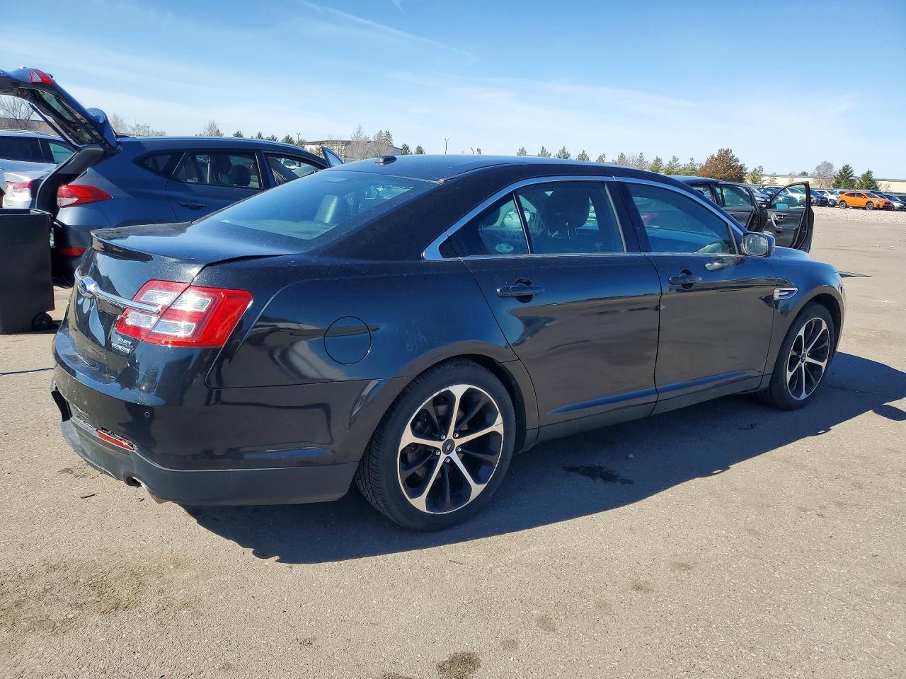 2015 FORD TAURUS SEL photo 3