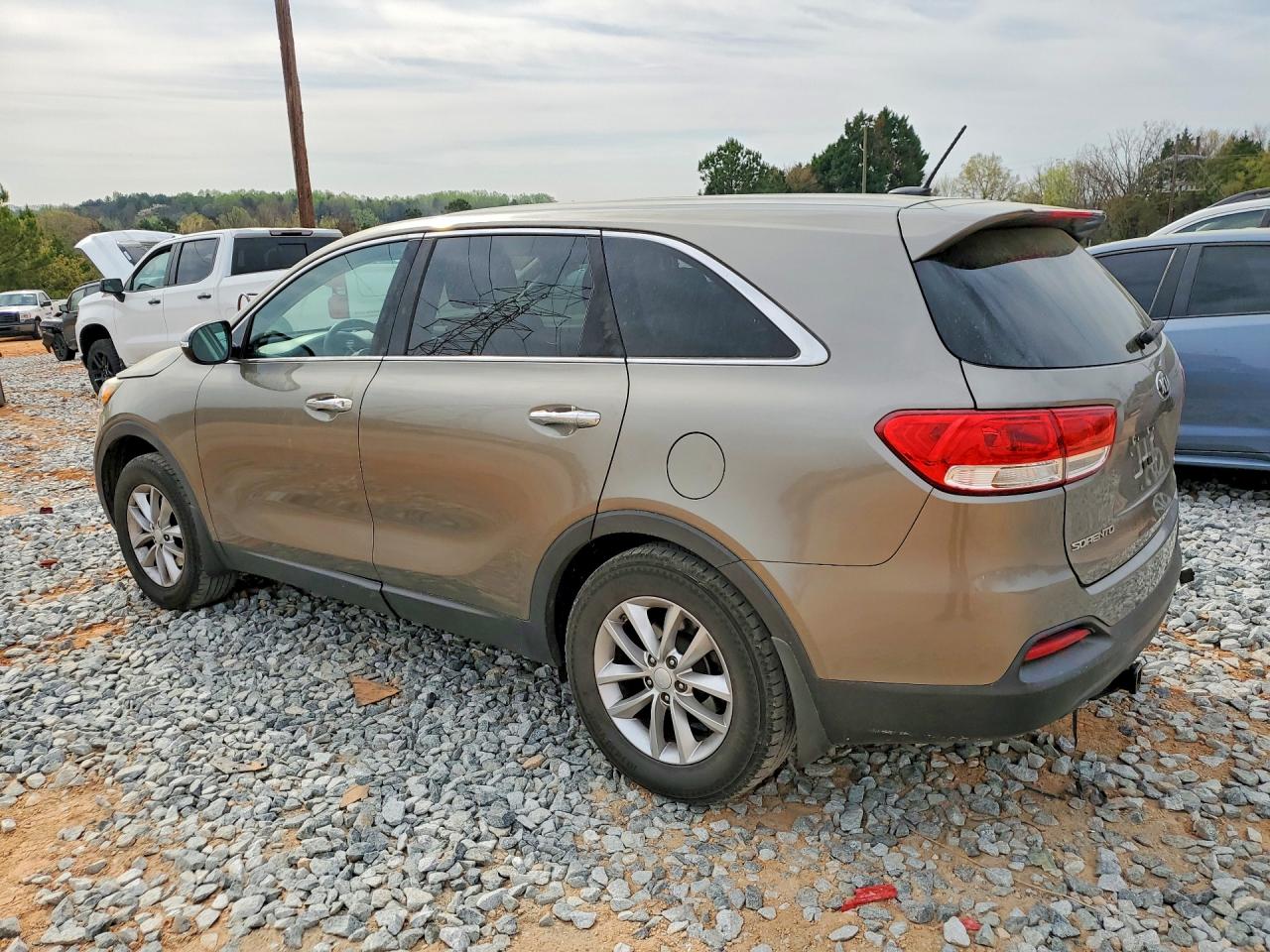 2017 KIA SORENTO L photo 3