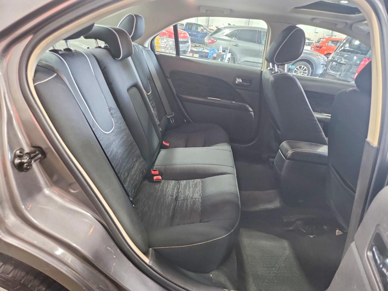 2011 FORD FUSION SE photo 28