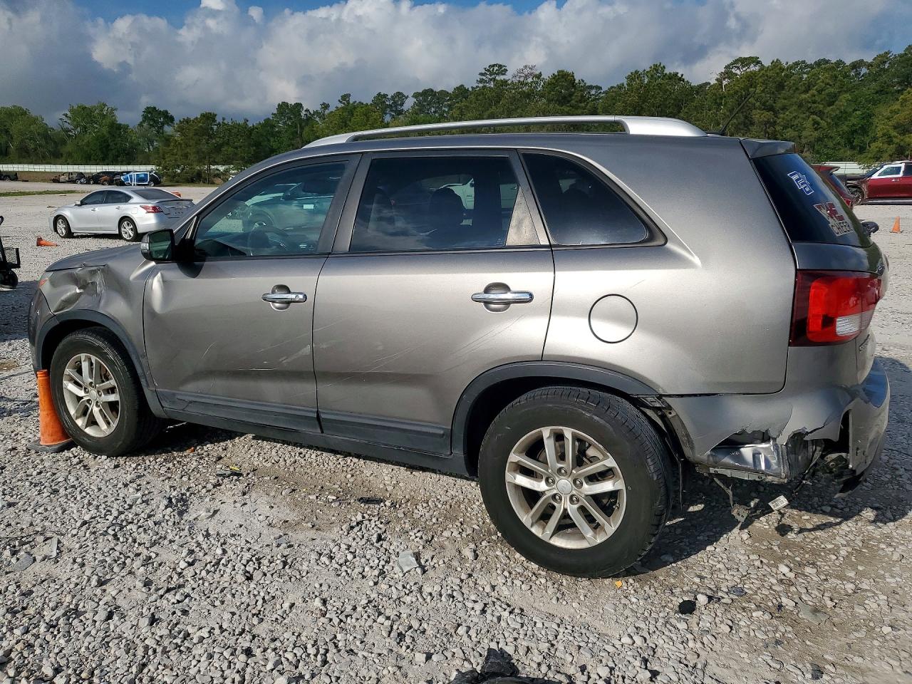 2015 KIA SORENTO LX photo 3