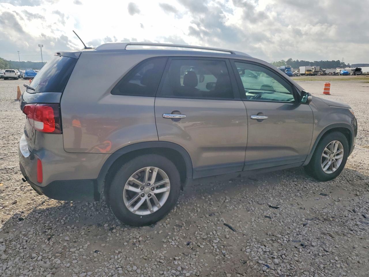 2015 KIA SORENTO LX photo 5