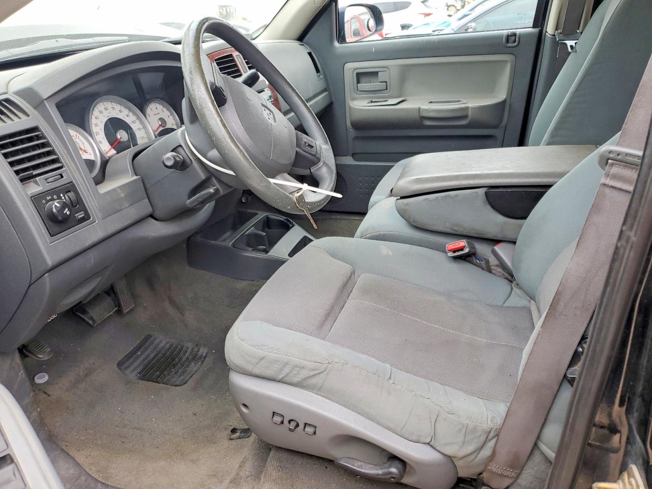 2005 DODGE DAKOTA QUAD SLT photo 19