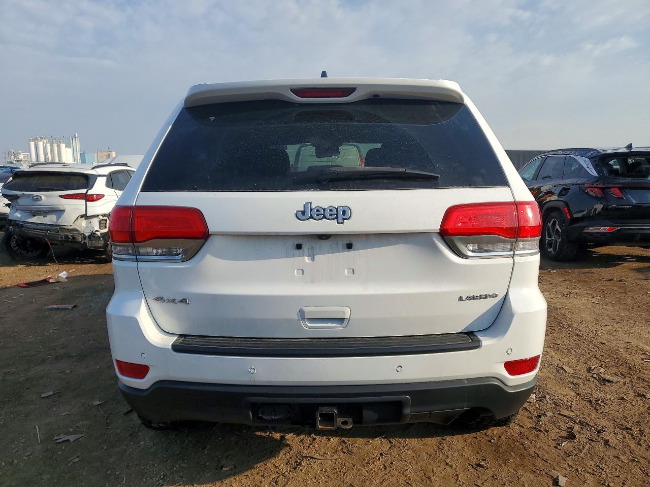 2018 JEEP GRAND CHEROKEE LAREDO photo 16