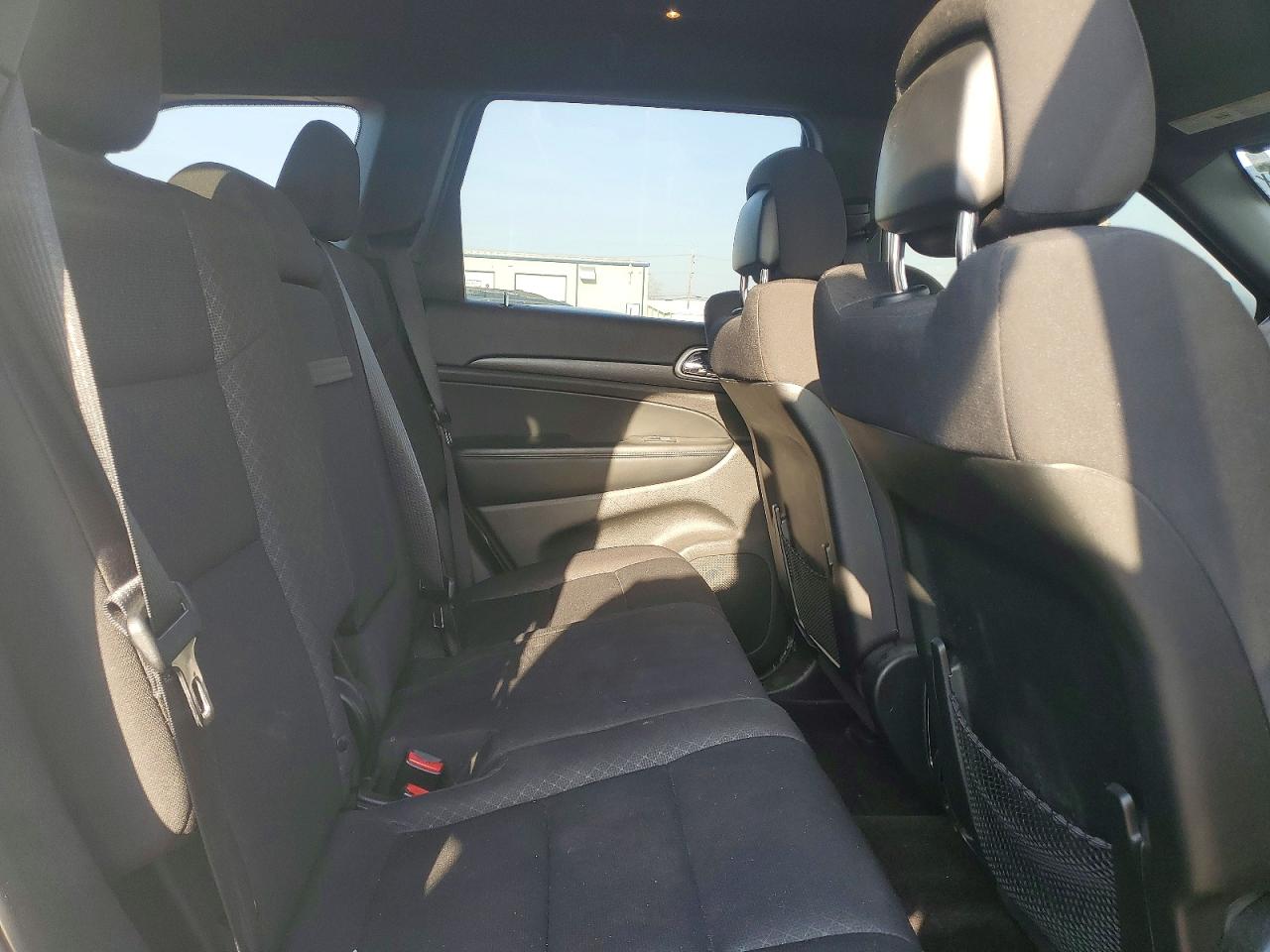 2018 JEEP GRAND CHEROKEE LAREDO photo 31