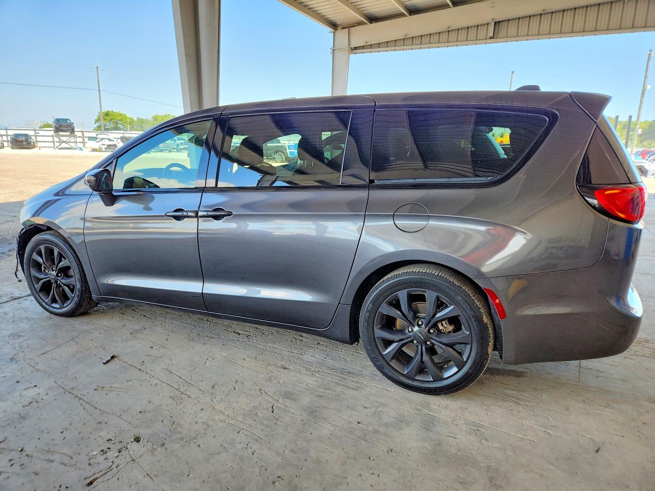 2019 CHRYSLER PACIFICA TOURING PLUS photo 4