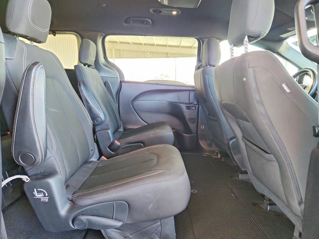 2019 CHRYSLER PACIFICA TOURING PLUS photo 31