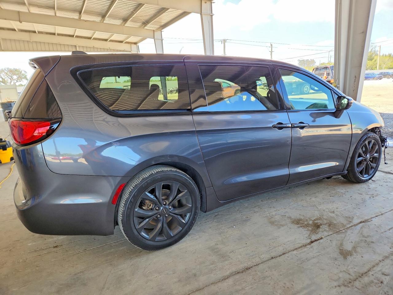 2019 CHRYSLER PACIFICA TOURING PLUS photo 7