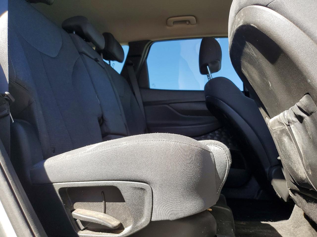 2019 HYUNDAI SANTA FE SE 2.4L photo 11