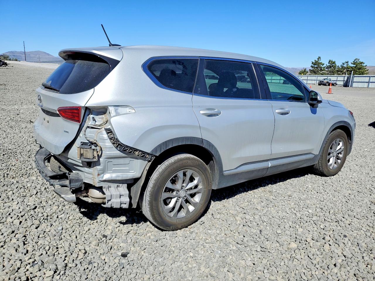 2019 HYUNDAI SANTA FE SE 2.4L photo 3