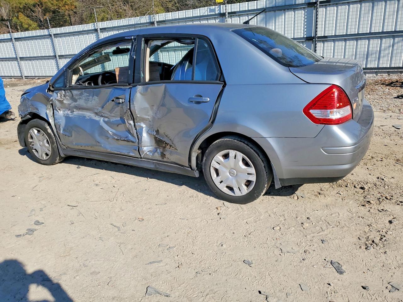 2011 NISSAN VERSA 1.8 S photo 2