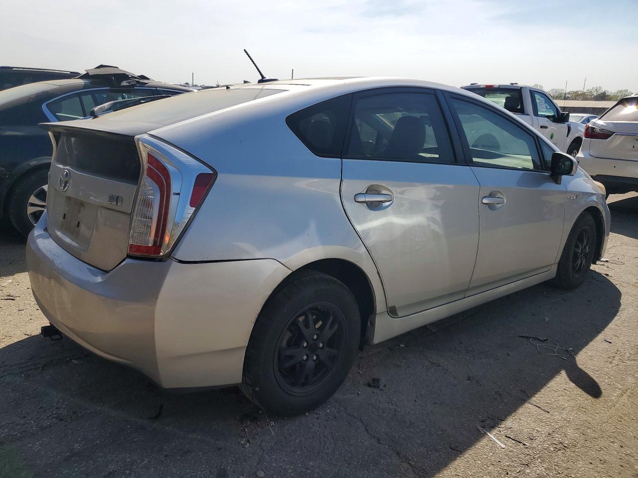 2012 TOYOTA PRIUS THREE photo 5