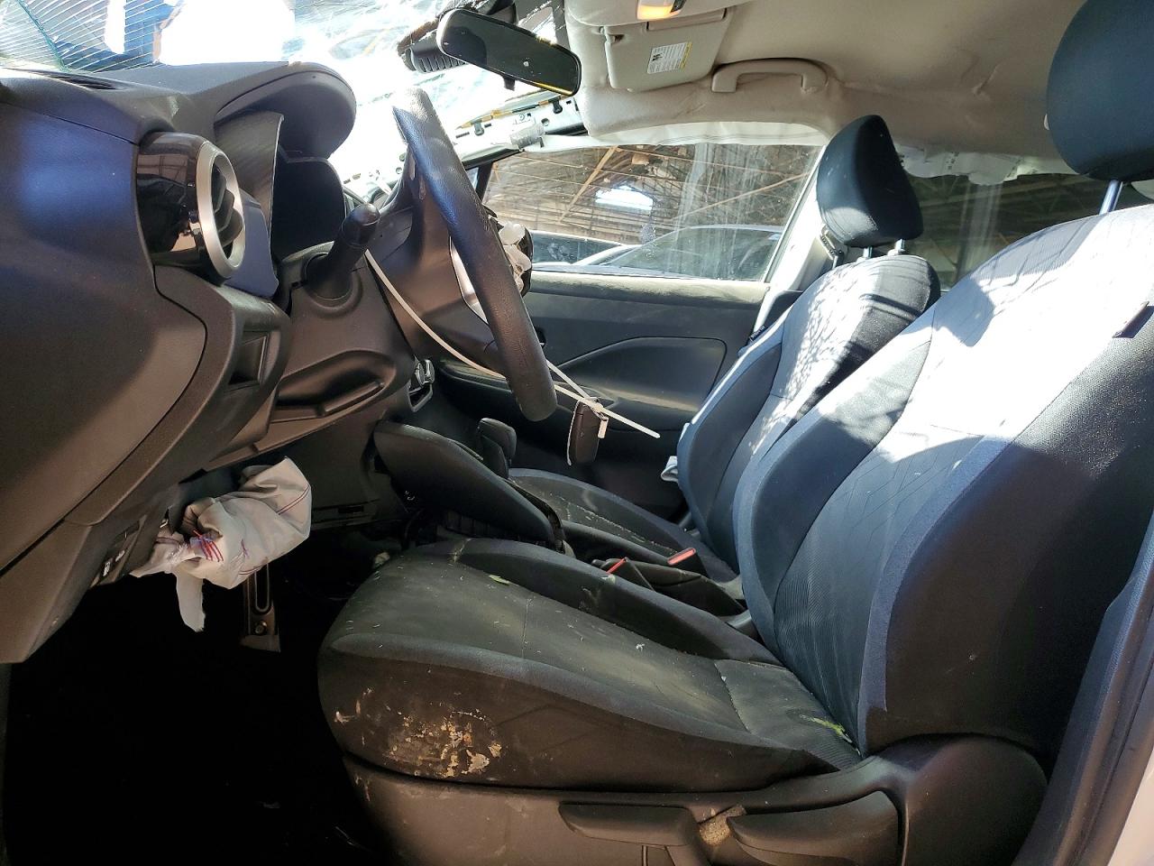 2024 NISSAN VERSA SV photo 7