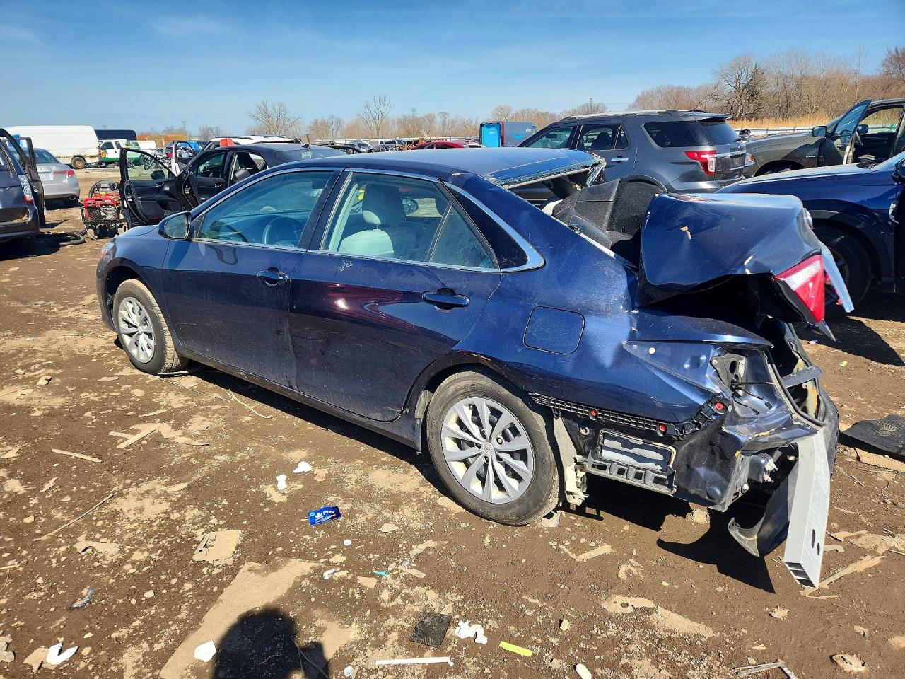 2016 TOYOTA CAMRY LE photo 3