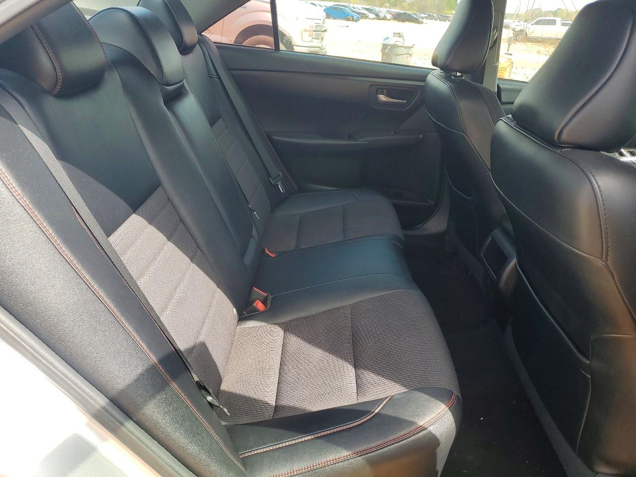 2016 TOYOTA CAMRY SE photo 28