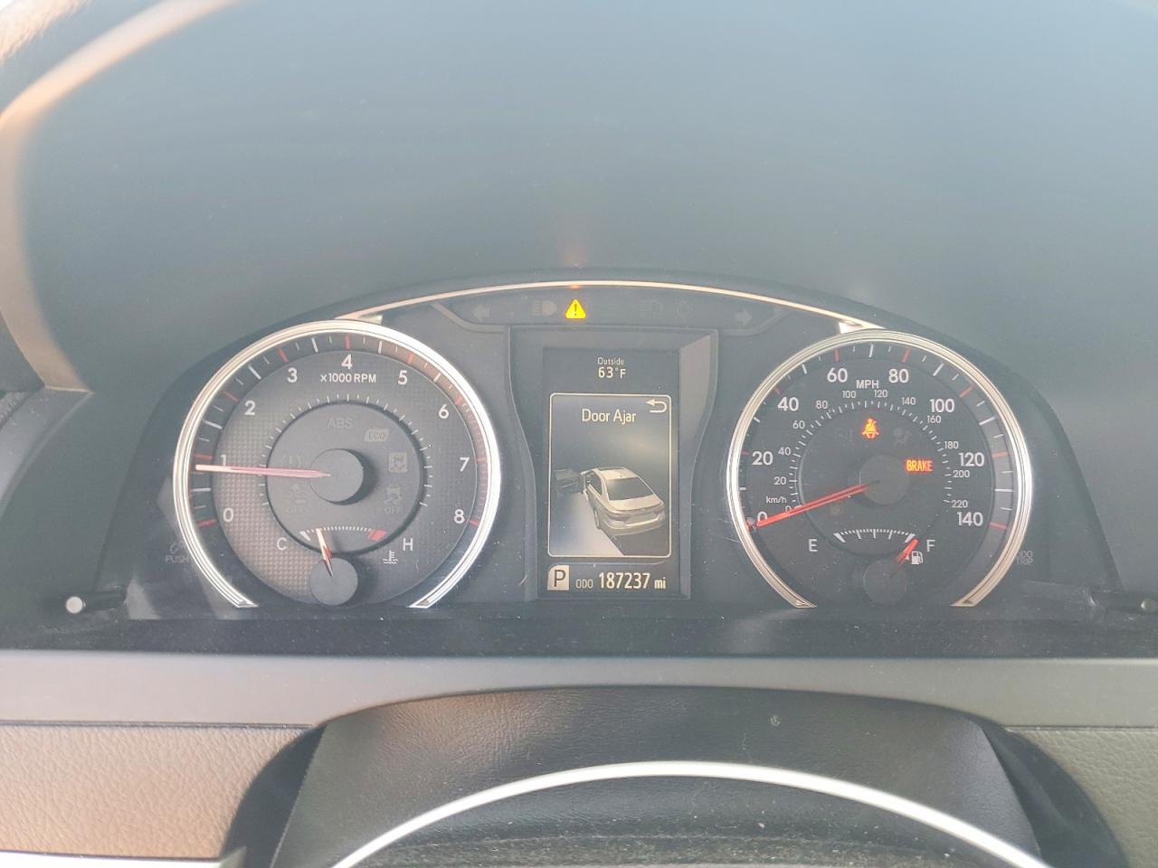 2016 TOYOTA CAMRY SE photo 25