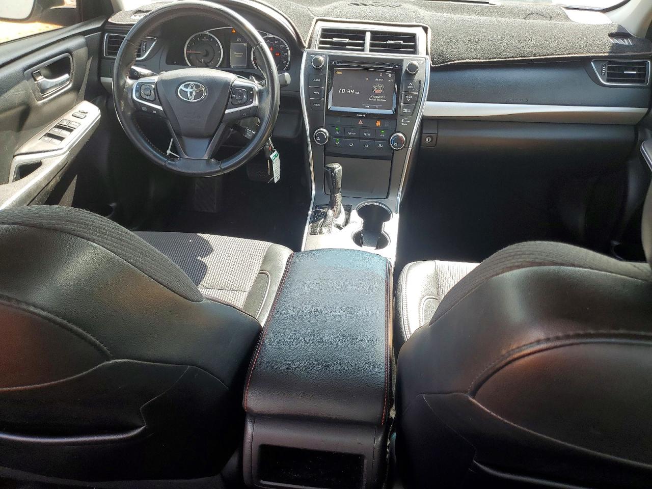2016 TOYOTA CAMRY SE photo 22