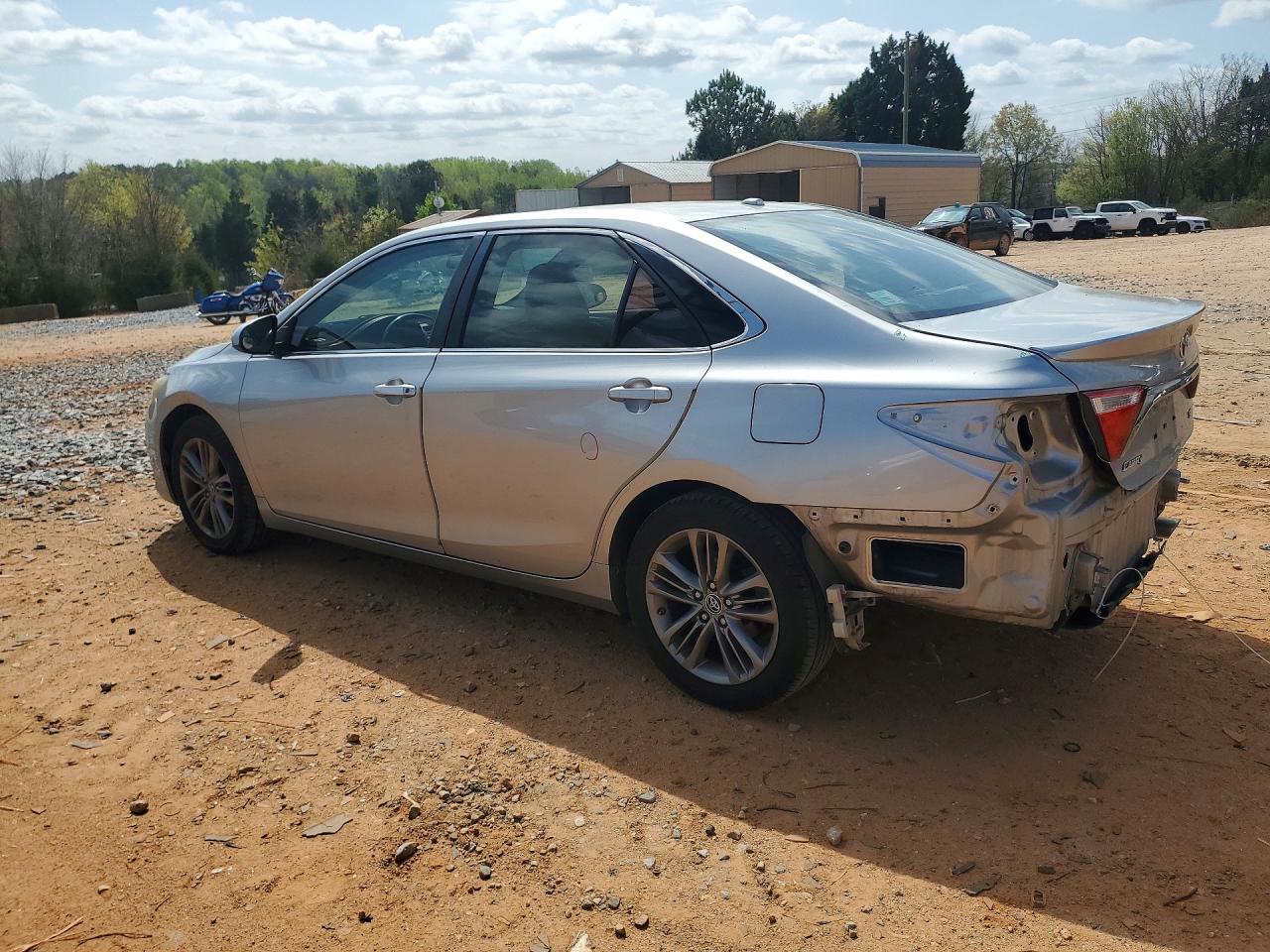 2016 TOYOTA CAMRY SE photo 4