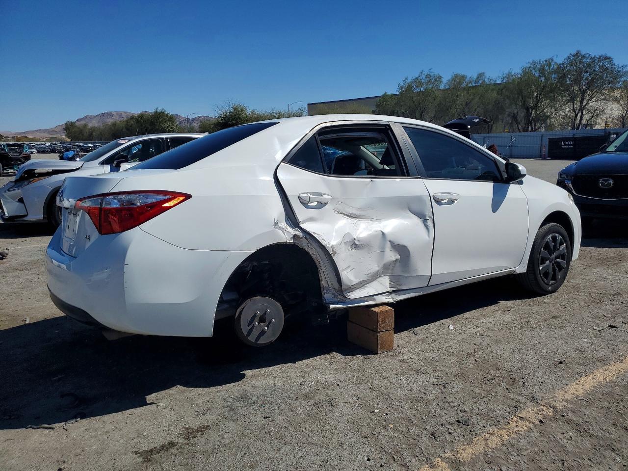 2016 TOYOTA COROLLA LE photo 3
