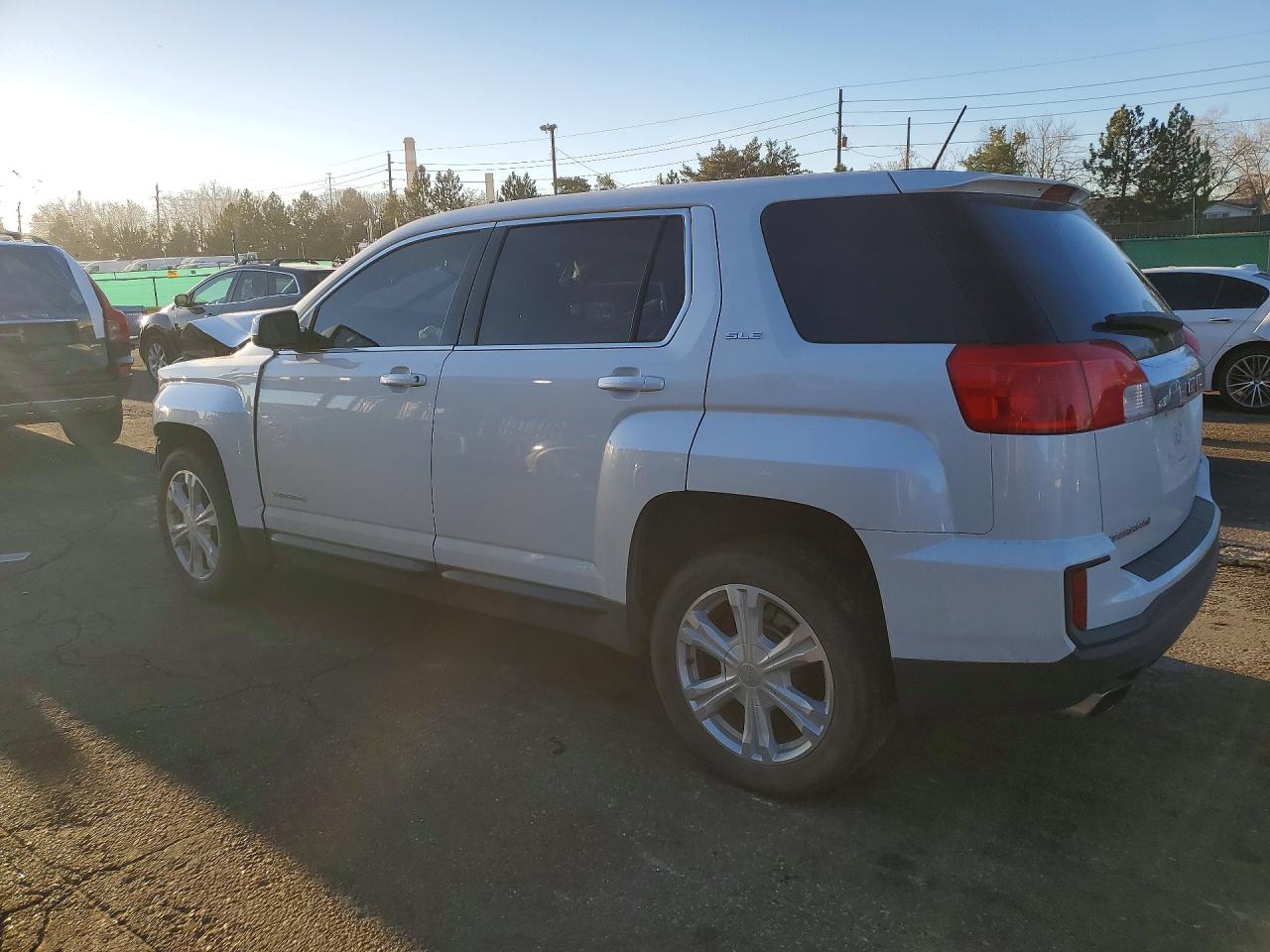 2017 GMC TERRAIN SLE photo 3