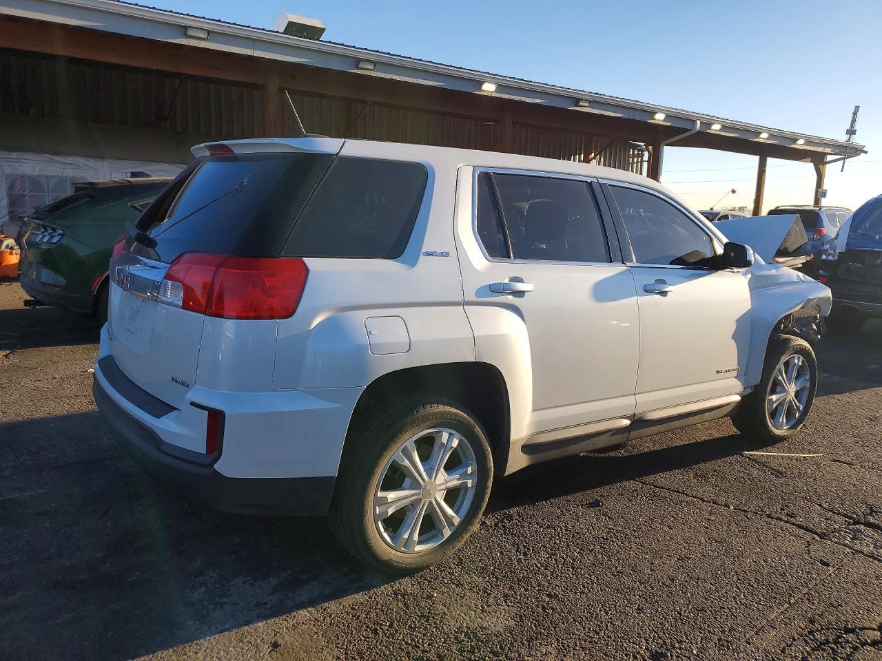 2017 GMC TERRAIN SLE photo 5