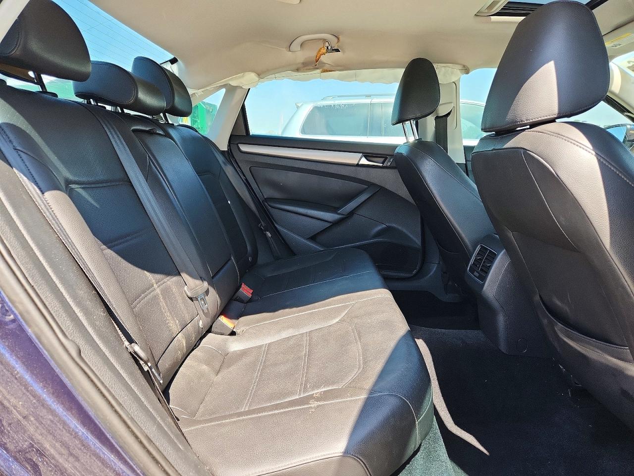 2014 VOLKSWAGEN PASSAT SE photo 28