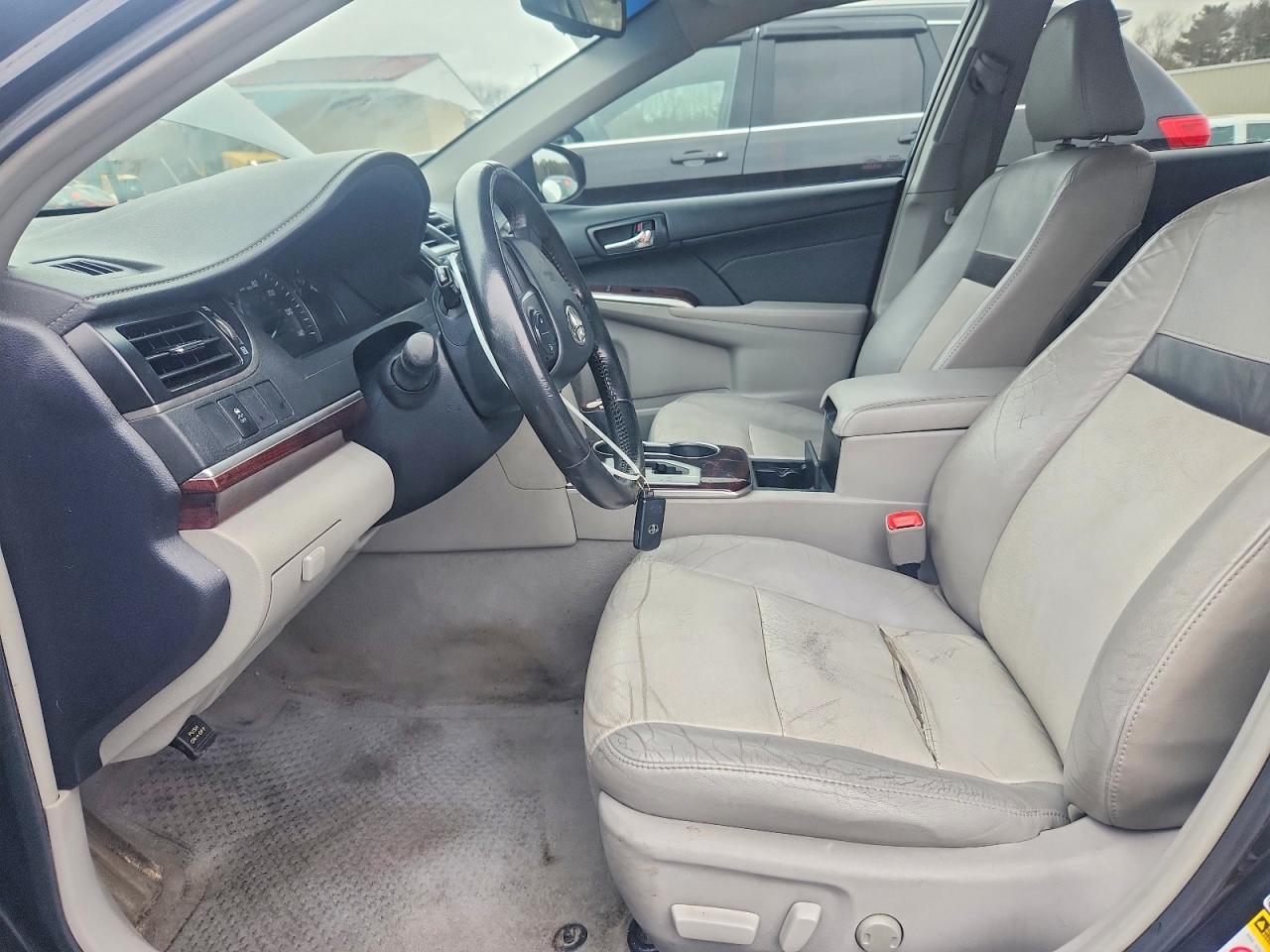 2013 TOYOTA CAMRY XLE photo 19