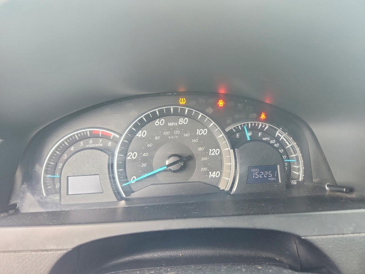 2013 TOYOTA CAMRY XLE photo 25